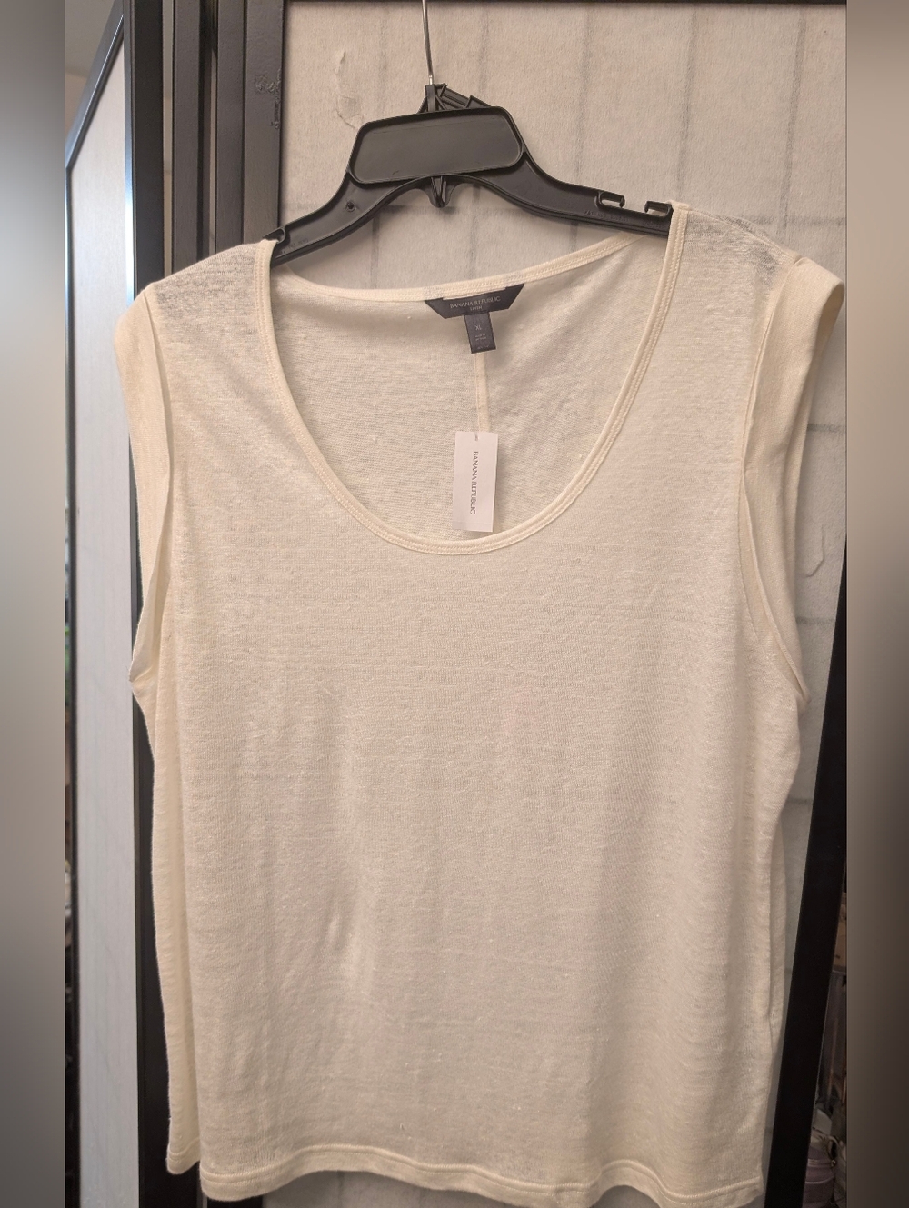 Banana Republic Sleeveless Crew Neck Tank Top - Cream